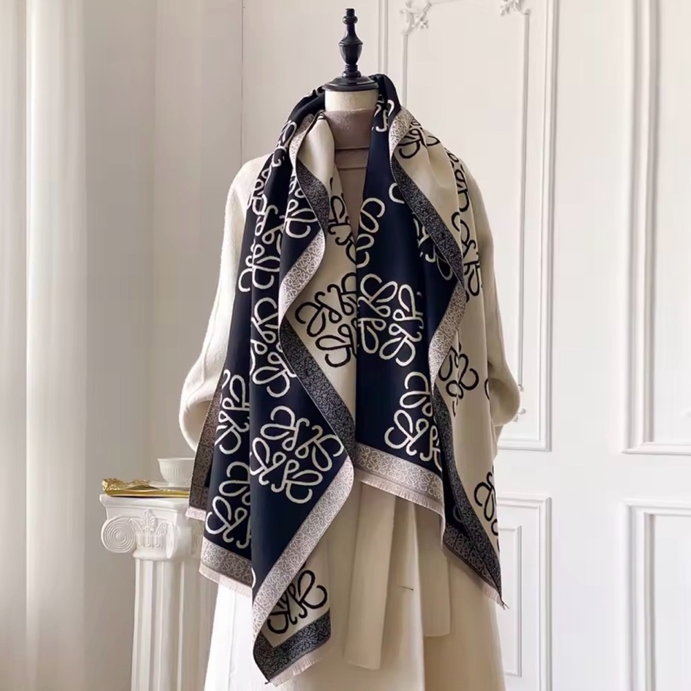 NWOT Elegant Black and Cream Scarf